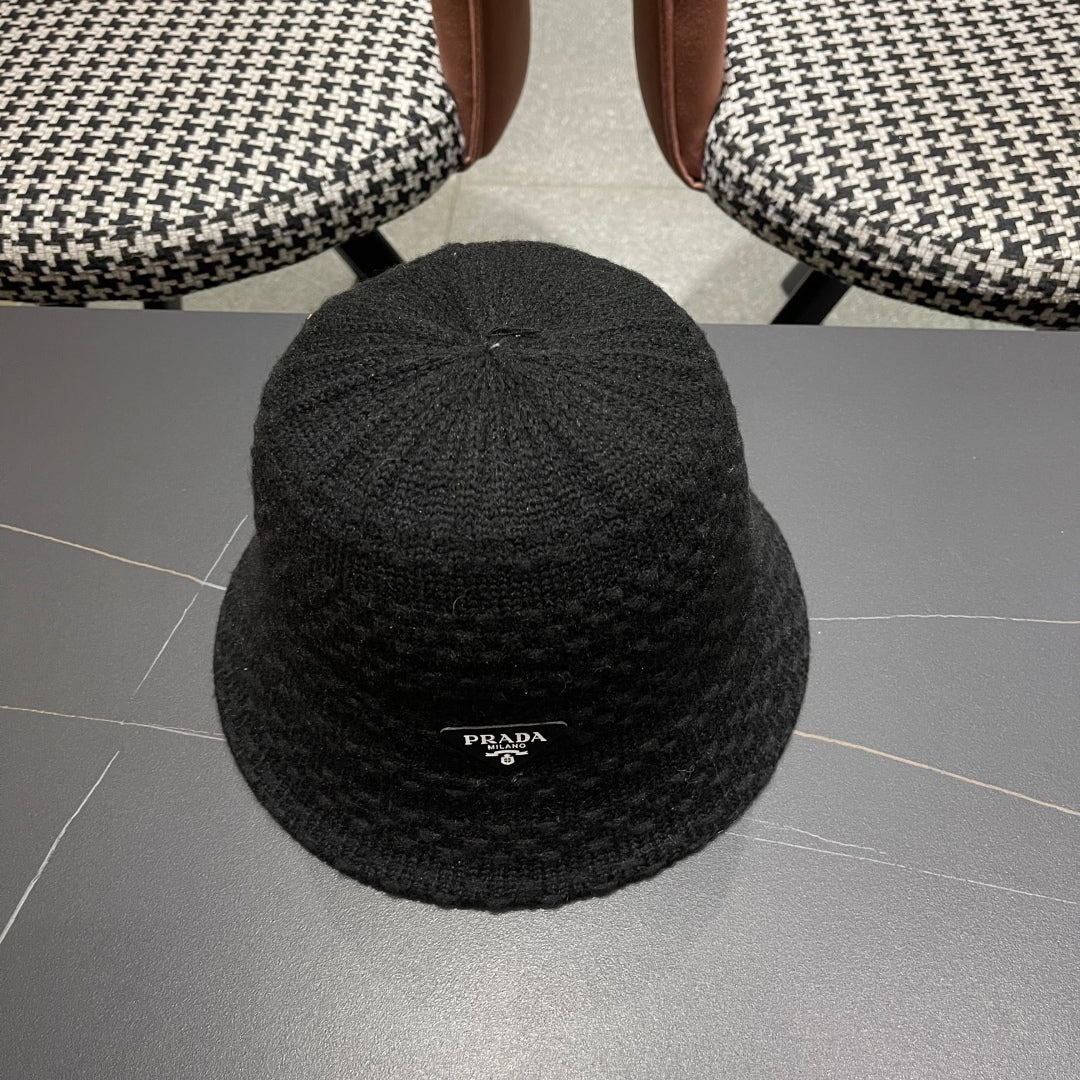 New knitted bucket hat