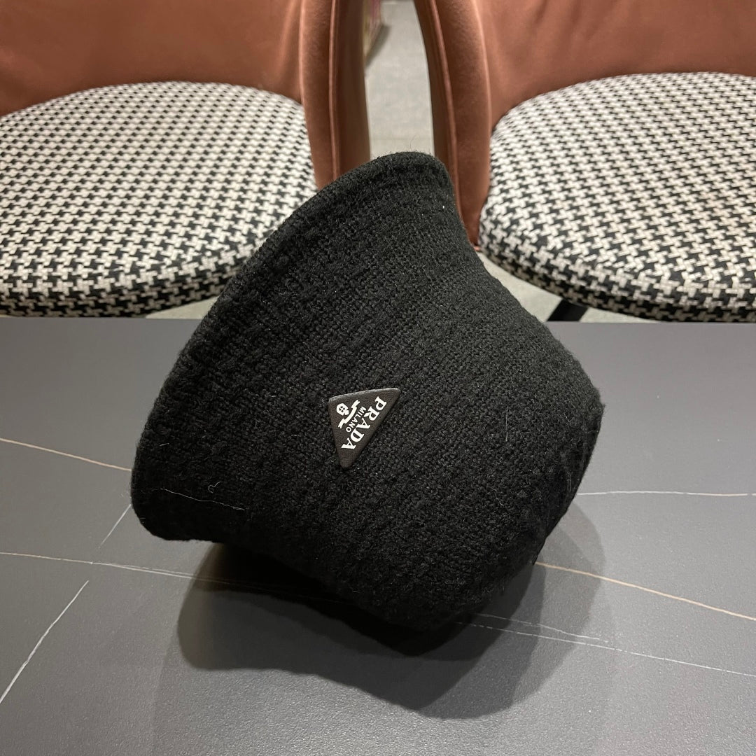 New knitted bucket hat