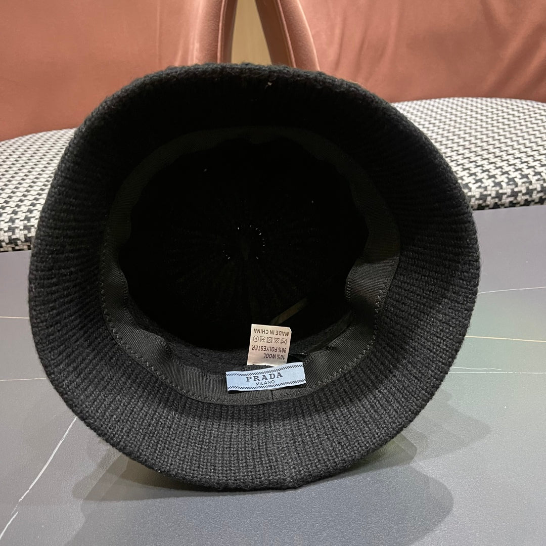 New knitted bucket hat
