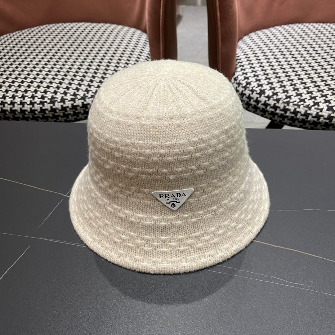New knitted bucket hat