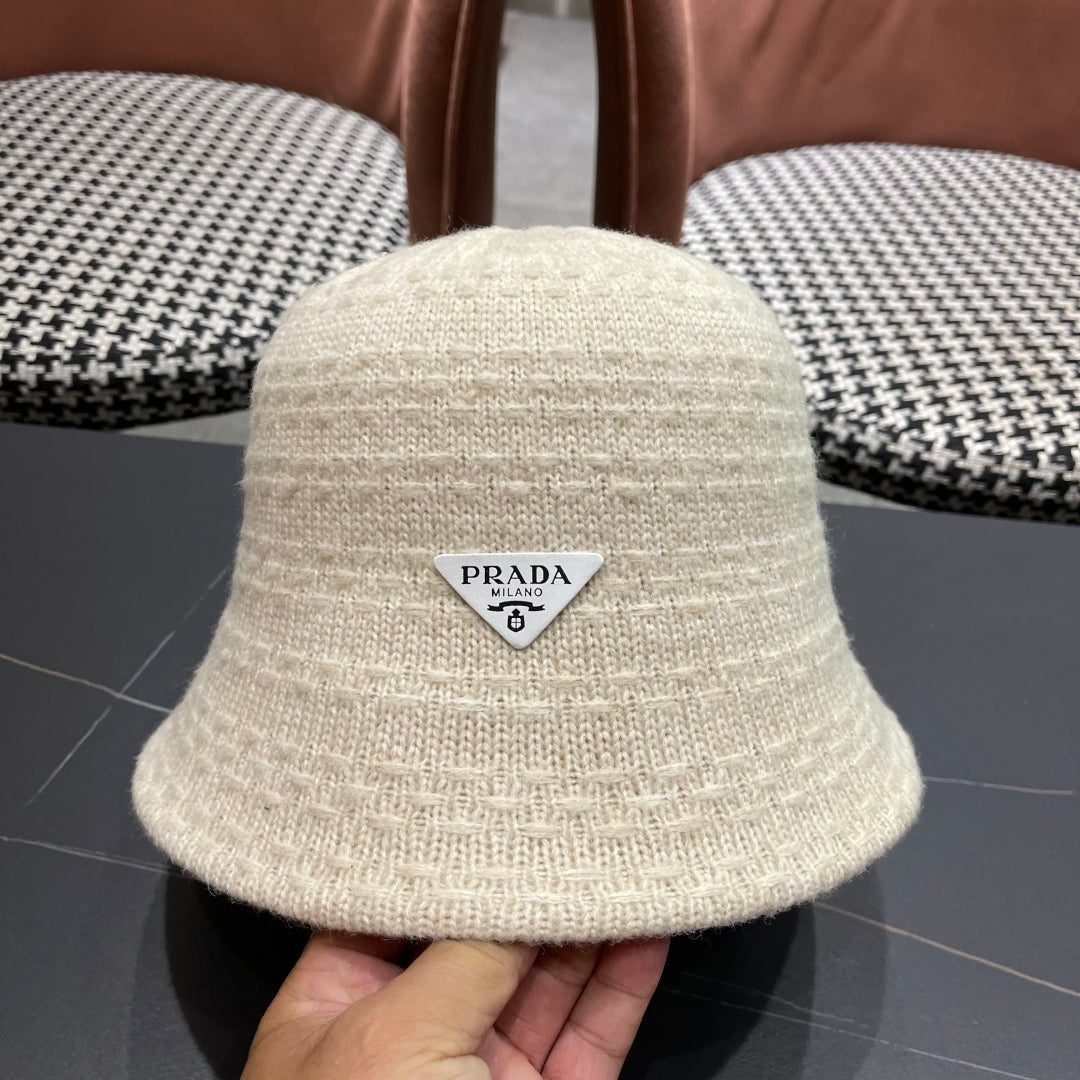 New knitted bucket hat