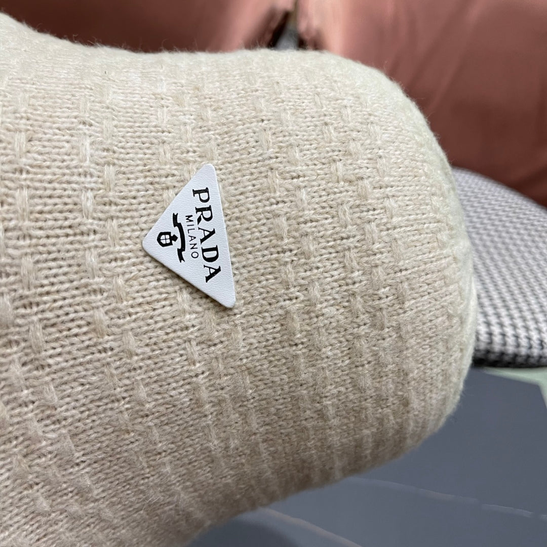 New knitted bucket hat