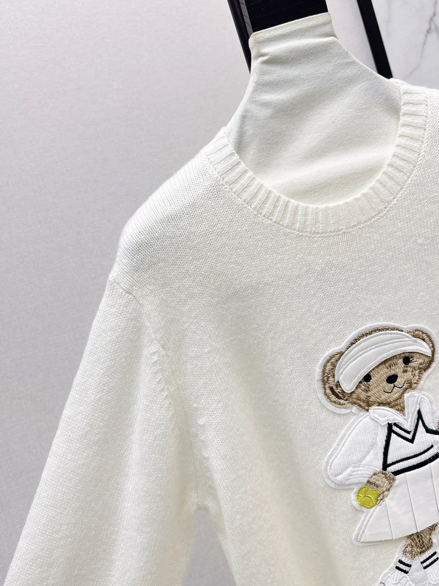25fw new bear embroidered round neck sweater