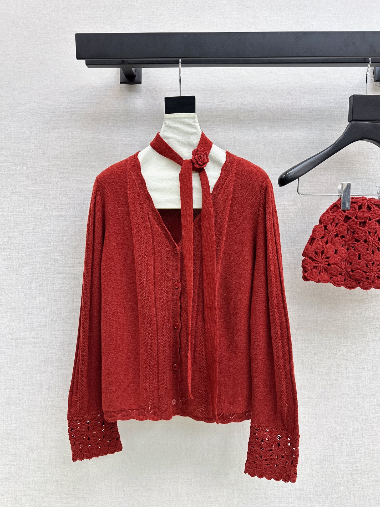 25fw new V-neck cardigan + flower hollow knitted hat set