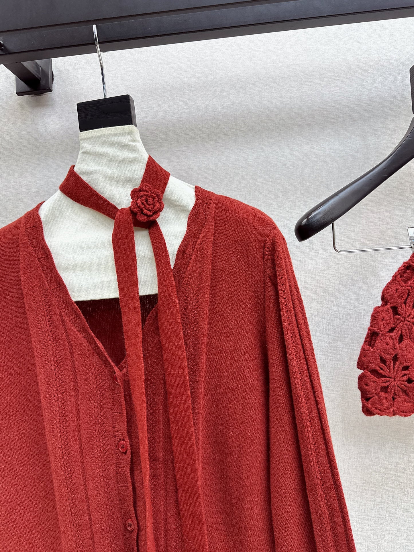 25fw new V-neck cardigan + flower hollow knitted hat set