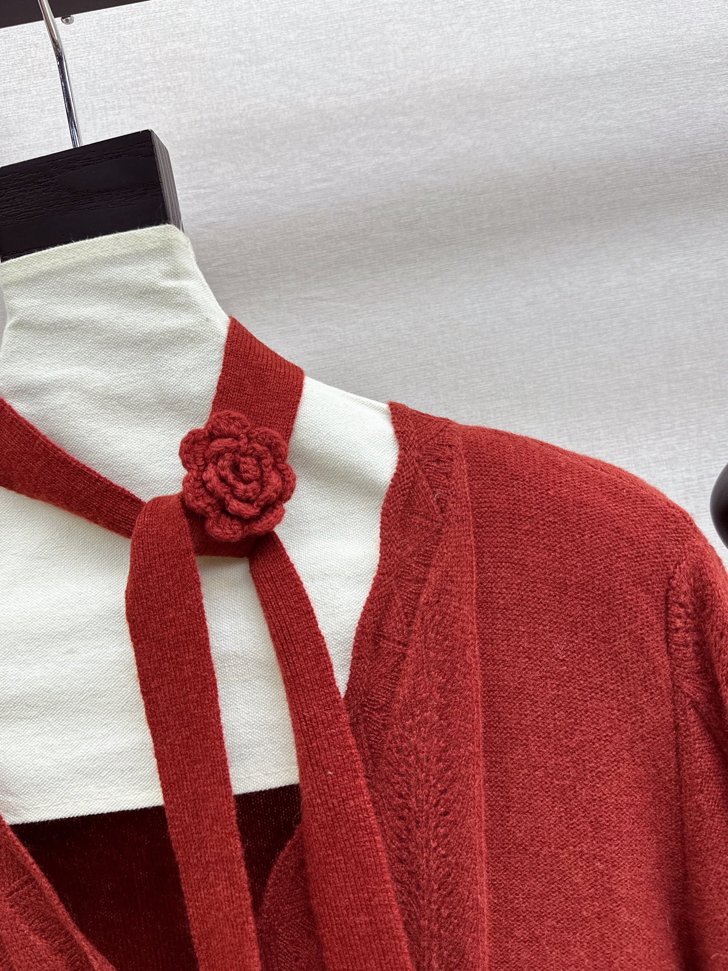 25fw new V-neck cardigan + flower hollow knitted hat set