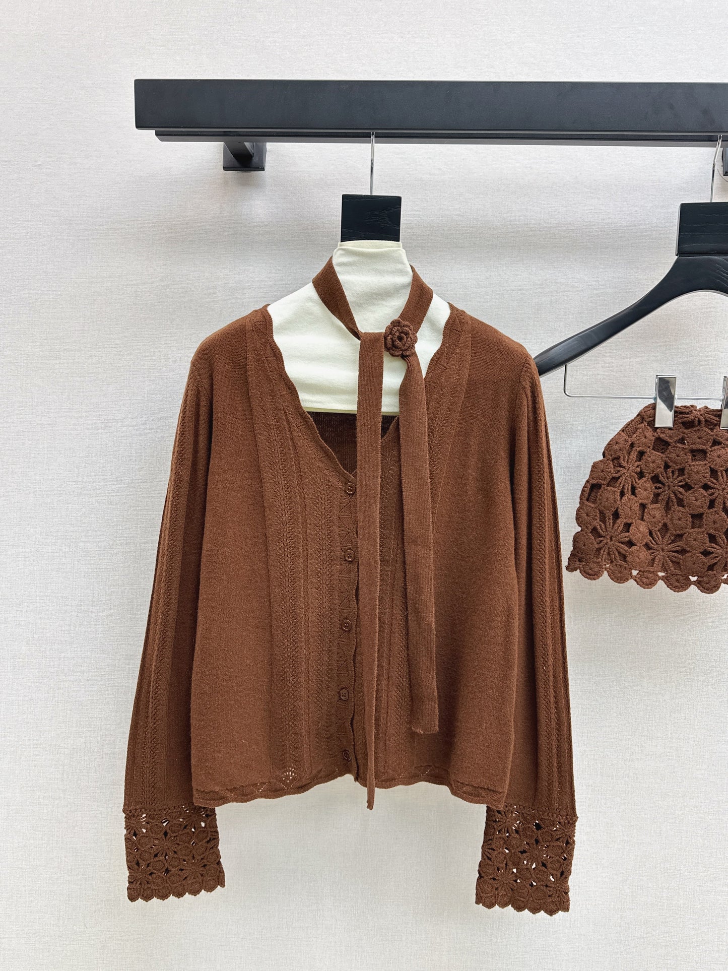 25fw new V-neck cardigan + flower hollow knitted hat set