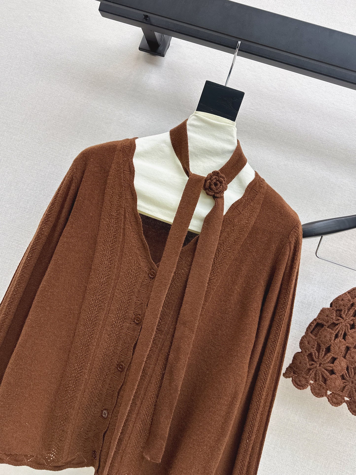 25fw new V-neck cardigan + flower hollow knitted hat set