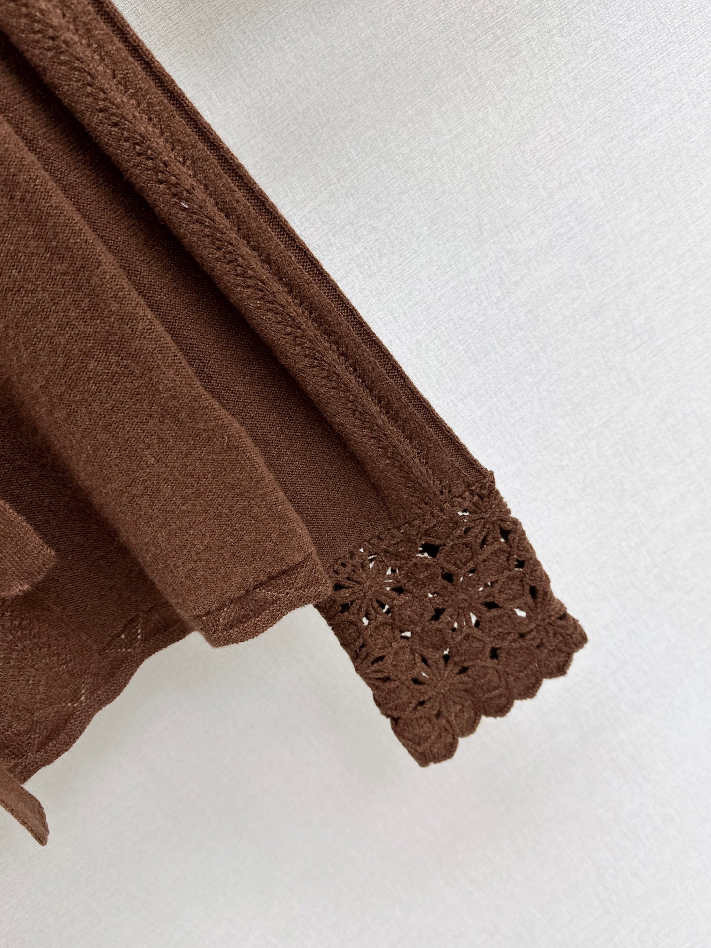 25fw new V-neck cardigan + flower hollow knitted hat set