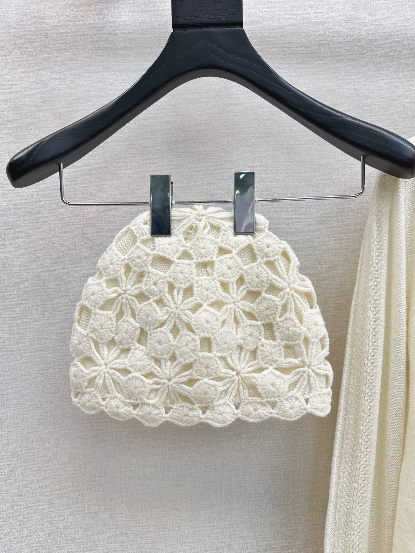 25fw new V-neck cardigan + flower hollow knitted hat set