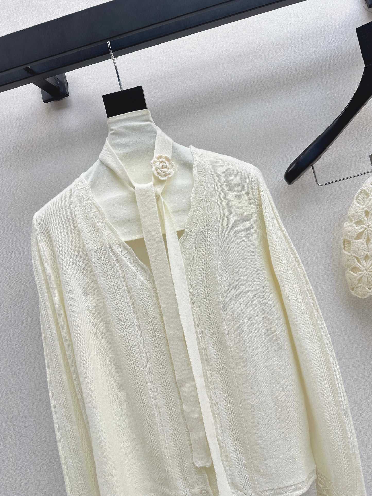 25fw new V-neck cardigan + flower hollow knitted hat set