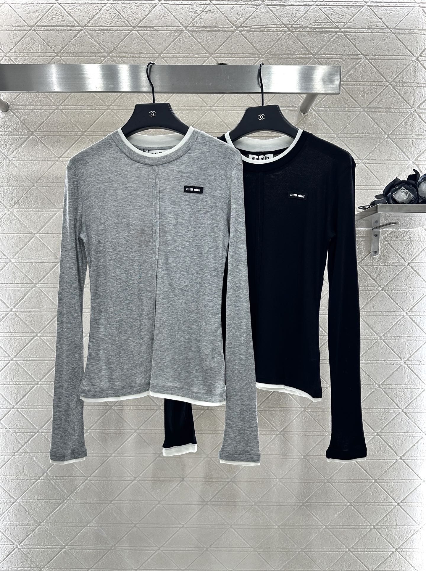 25 Fake two-piece round neck long sleeves