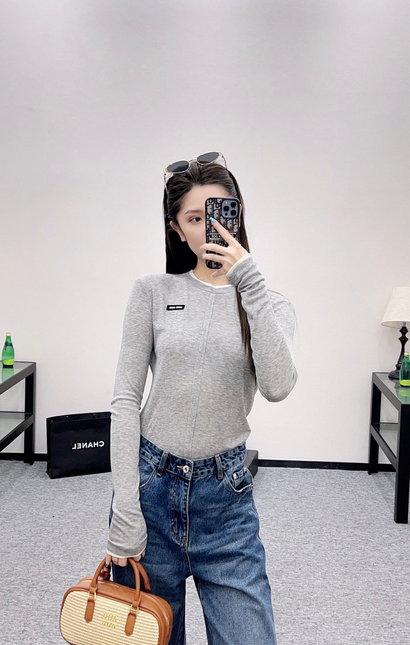 25 Fake two-piece round neck long sleeves