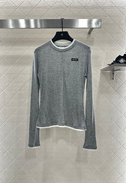 25 Fake two-piece round neck long sleeves