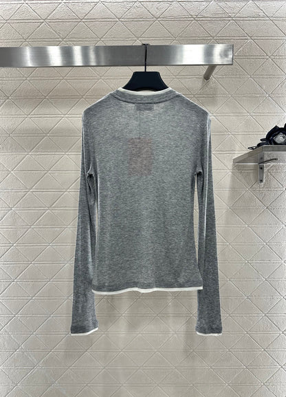 25 Fake two-piece round neck long sleeves