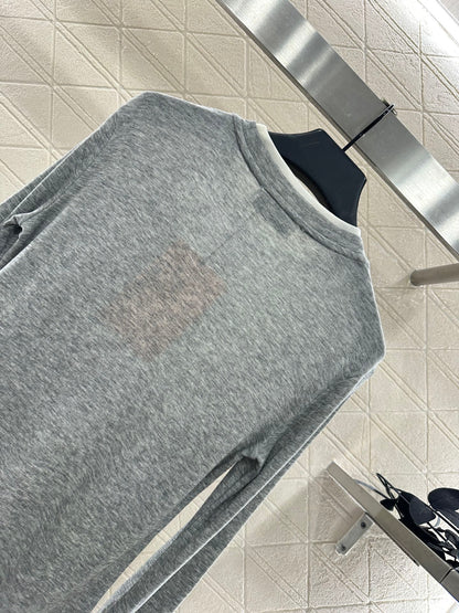 25 Fake two-piece round neck long sleeves