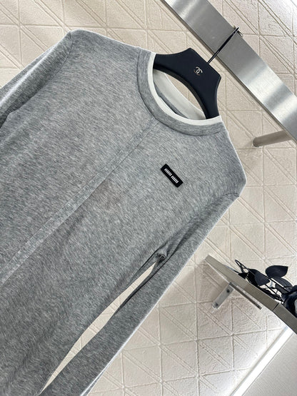 25 Fake two-piece round neck long sleeves