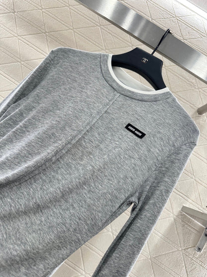 25 Fake two-piece round neck long sleeves