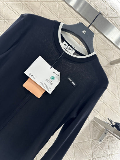 25 Fake two-piece round neck long sleeves