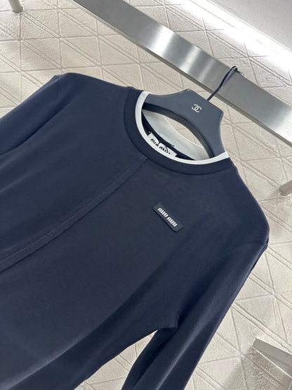 25 Fake two-piece round neck long sleeves