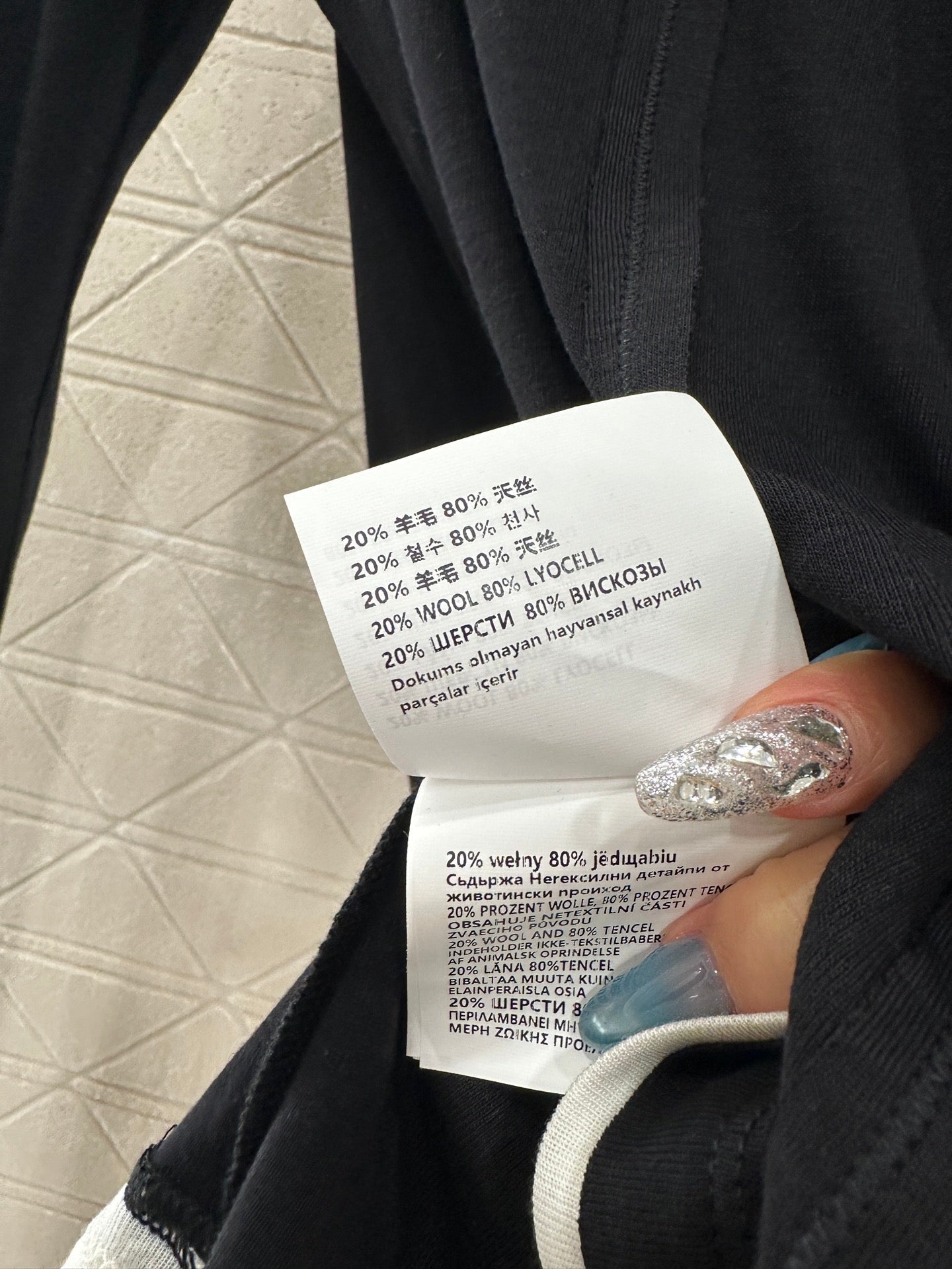 25 Fake two-piece round neck long sleeves