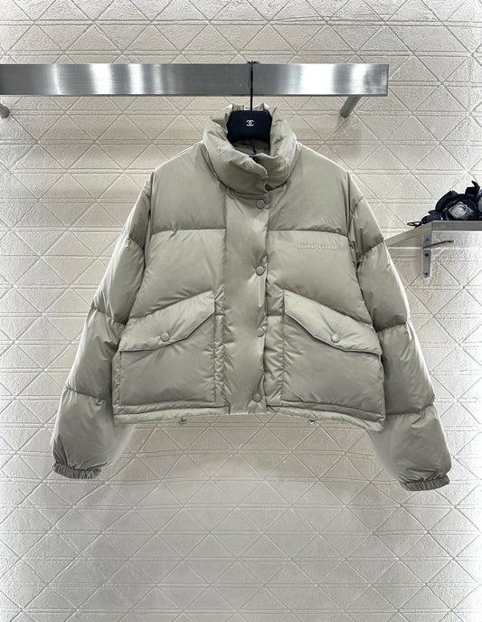 25 Flip collar, wear down jacket on both sides