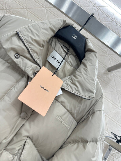 25 Flip collar, wear down jacket on both sides