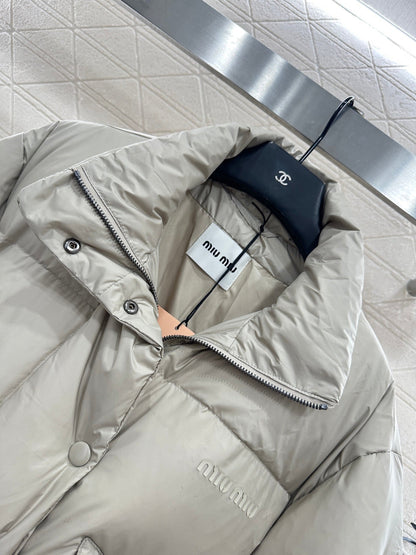 25 Flip collar, wear down jacket on both sides