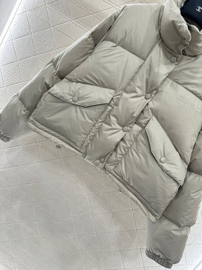 25 Flip collar, wear down jacket on both sides