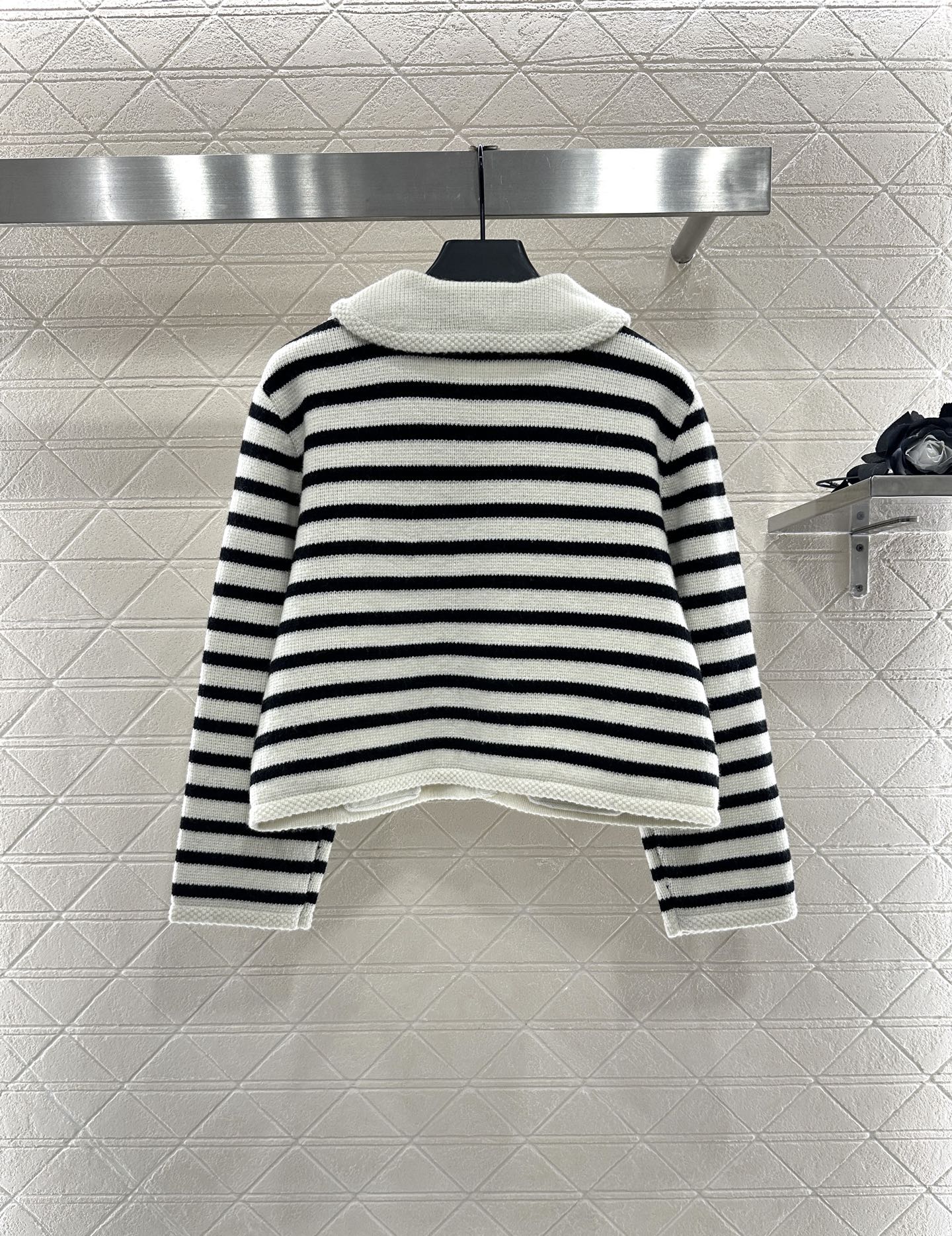 25 Collar Knitted Wool Blended Striped Cardigan