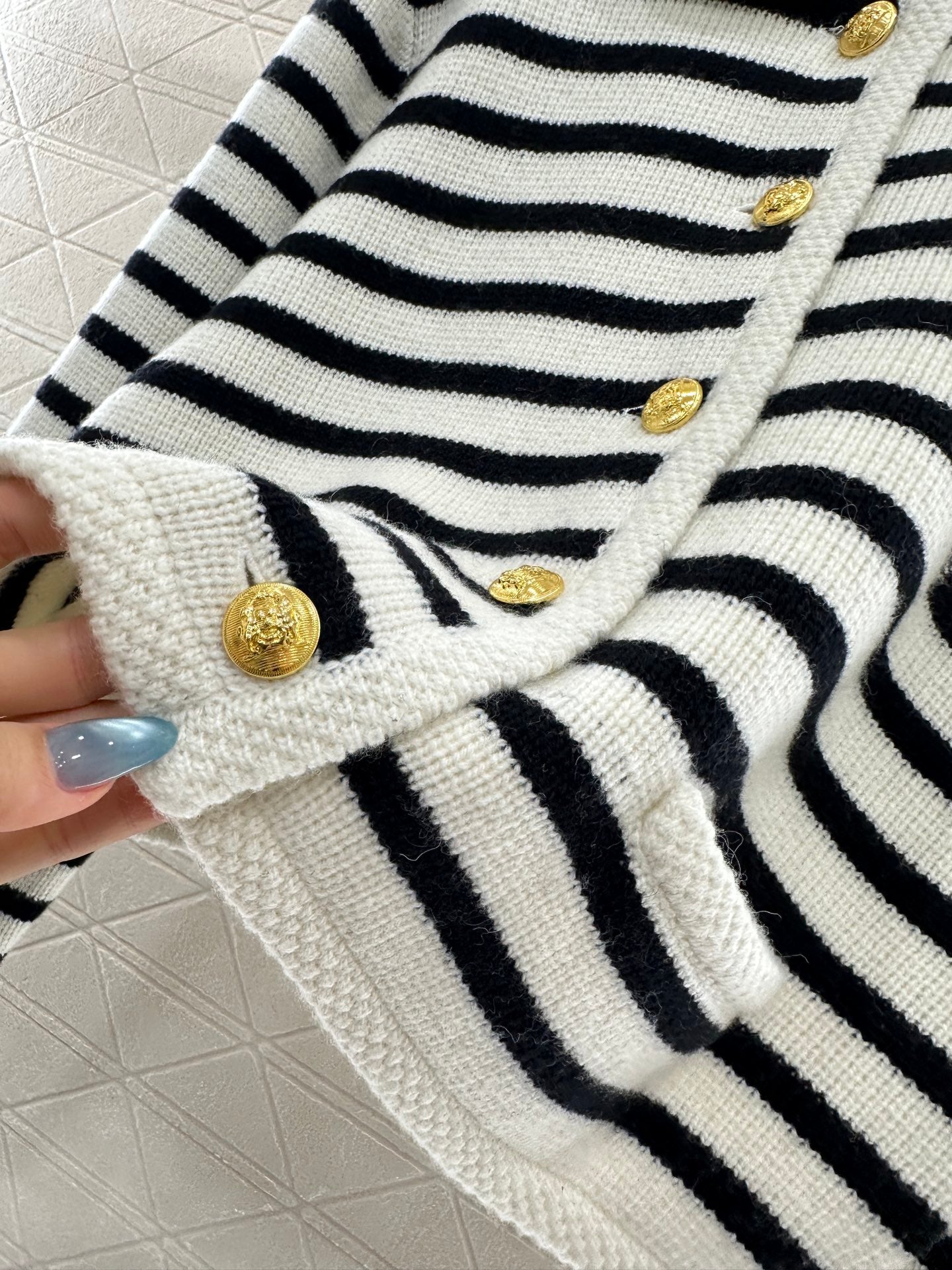 25 Collar Knitted Wool Blended Striped Cardigan