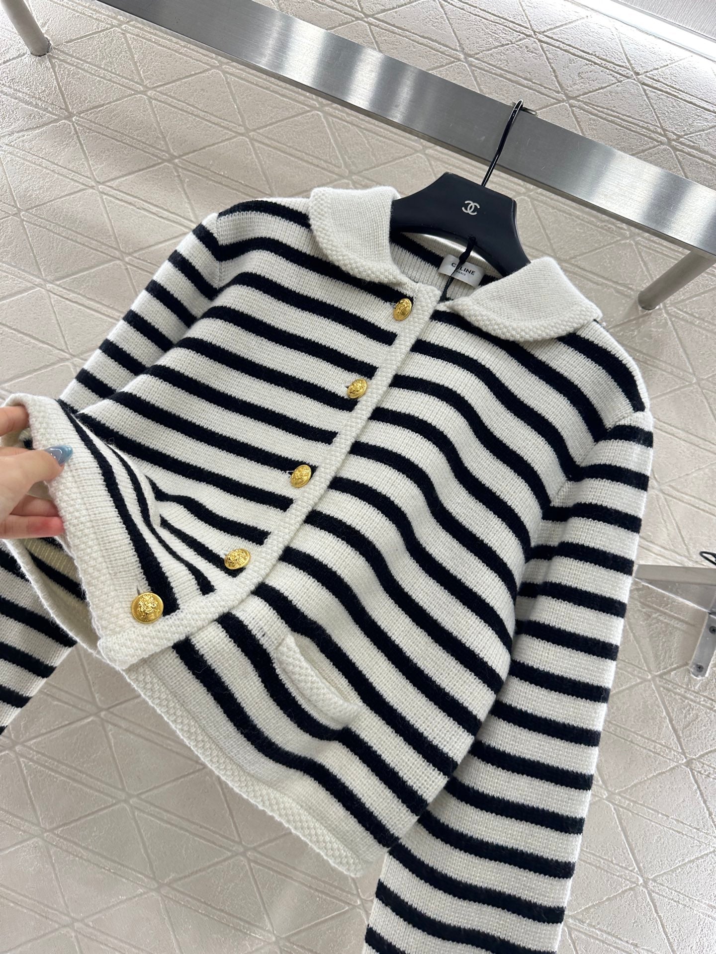 25 Collar Knitted Wool Blended Striped Cardigan