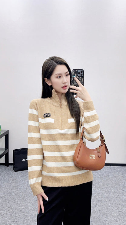 25 Half open knit sweater with collar stripes