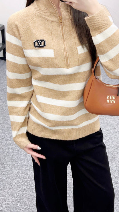 25 Half open knit sweater with collar stripes