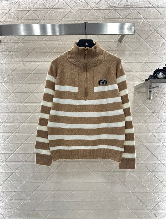 25 Half open knit sweater with collar stripes