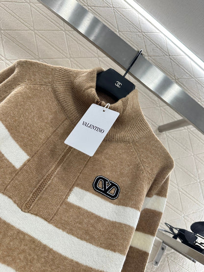 25 Half open knit sweater with collar stripes