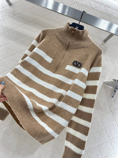 25 Half open knit sweater with collar stripes