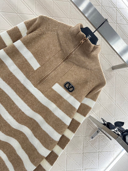 25 Half open knit sweater with collar stripes
