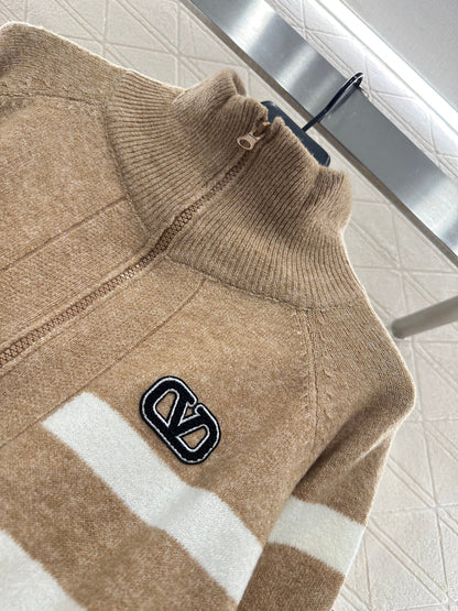 25 Half open knit sweater with collar stripes