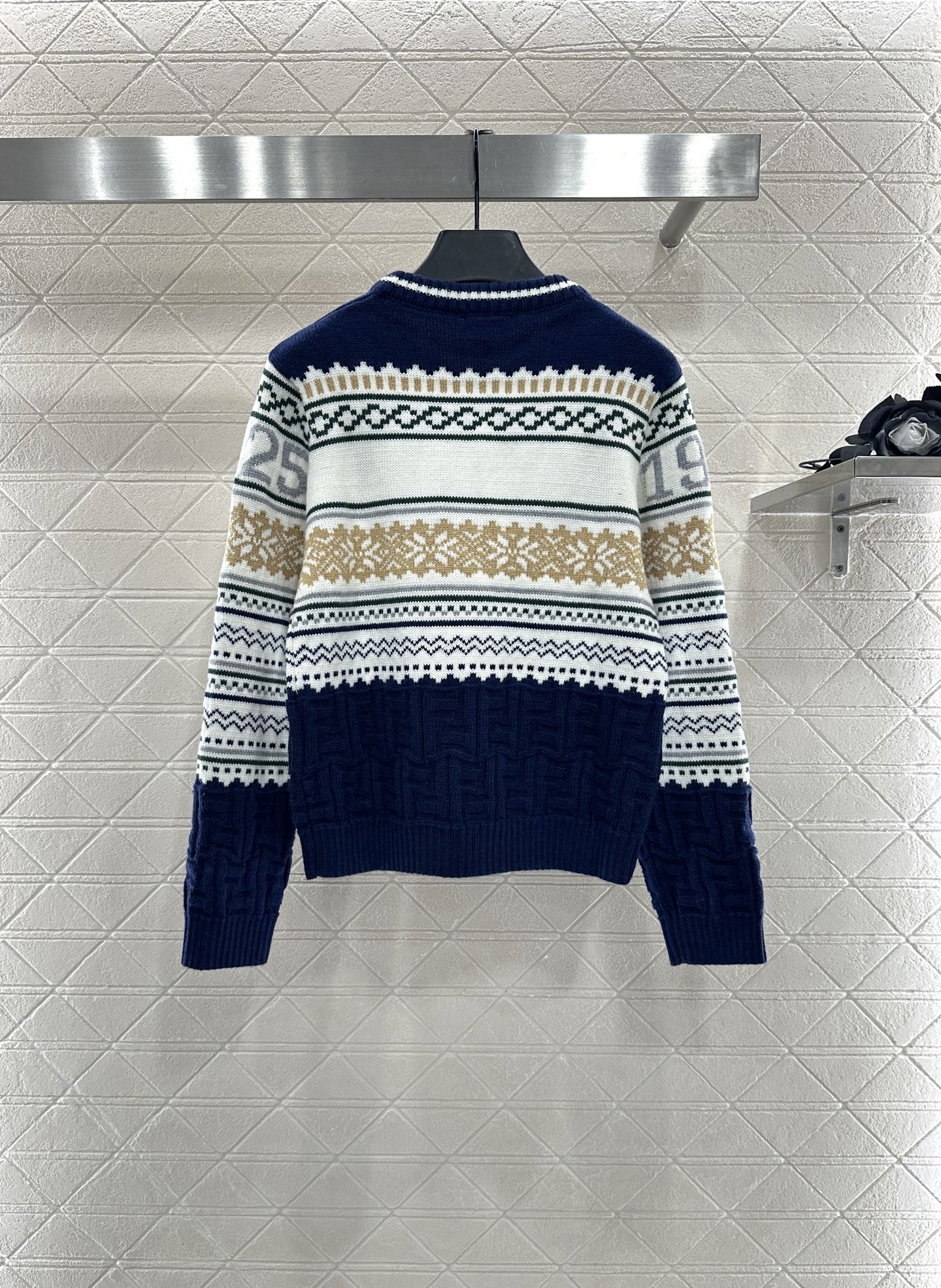 25 Hook flower round neck pullover sweater