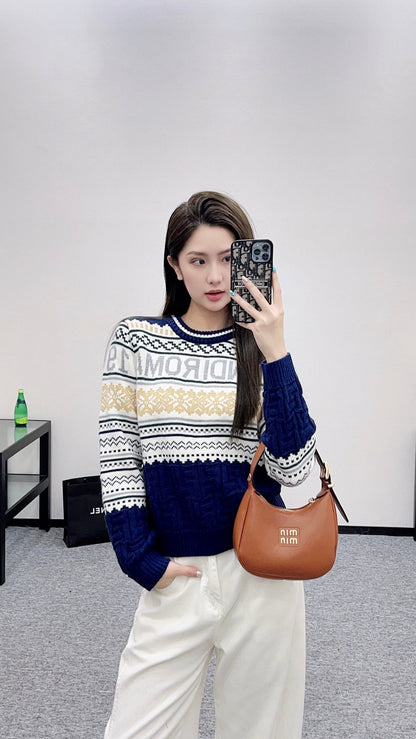 25 Hook flower round neck pullover sweater