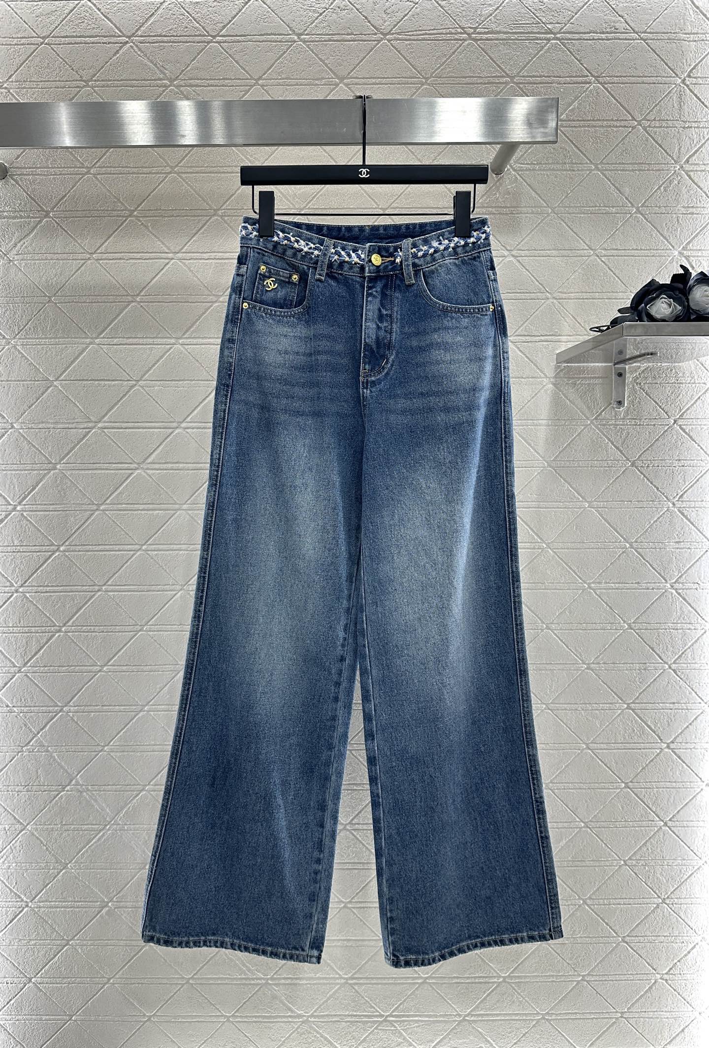 25 High-waisted bleached pleated denim trousers