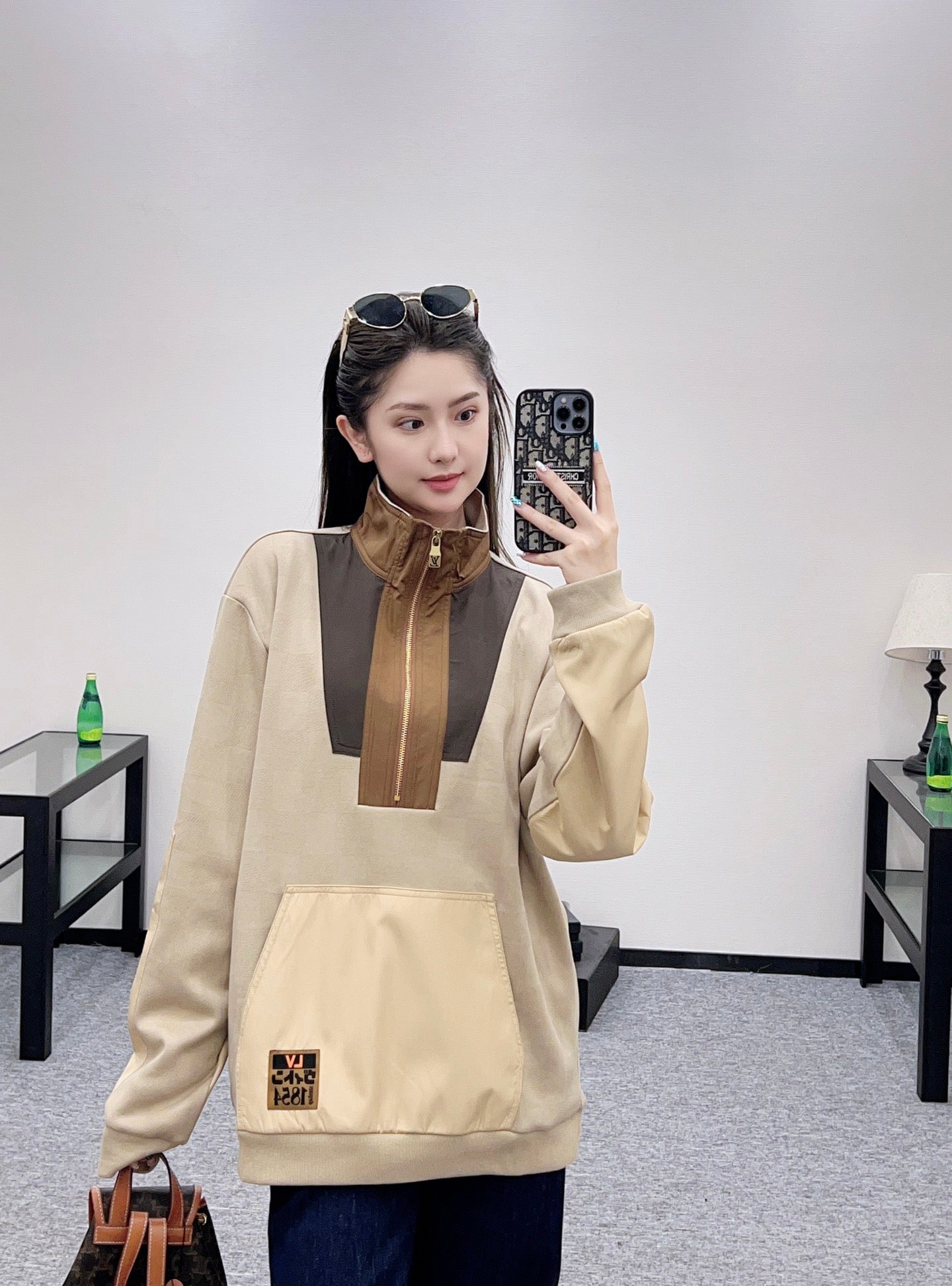 25 Vintage Zipper Sweatshirt