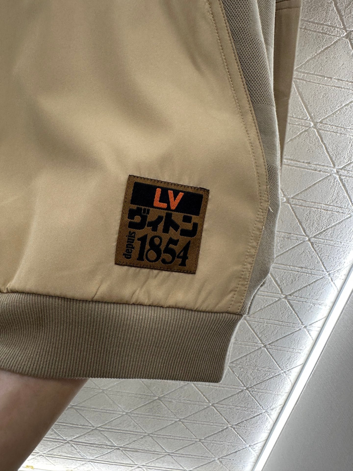 25 Vintage Zipper Sweatshirt