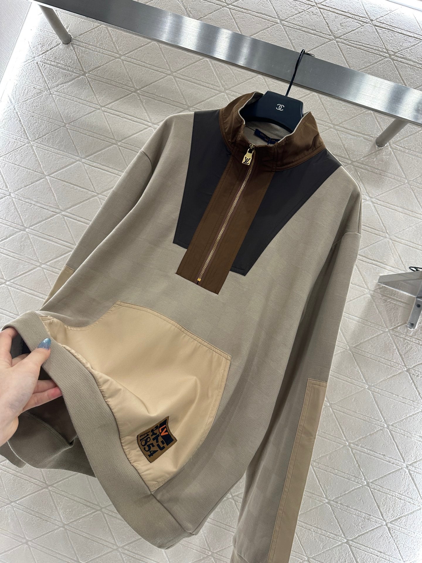 25 Vintage Zipper Sweatshirt