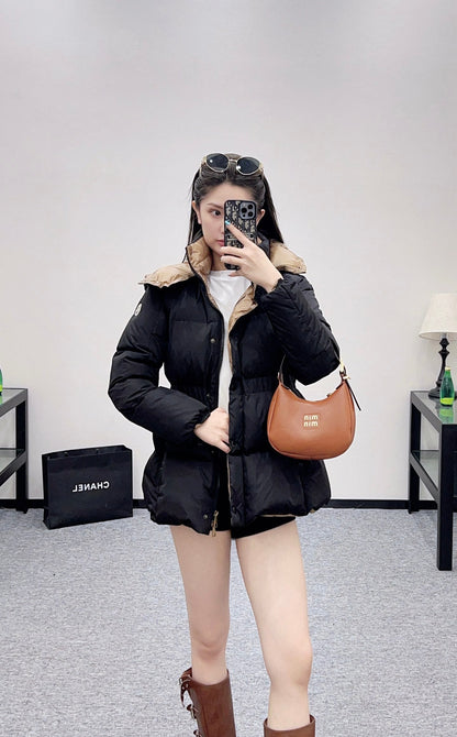 25 Detachable hooded waist-hugging mid-length down jacket