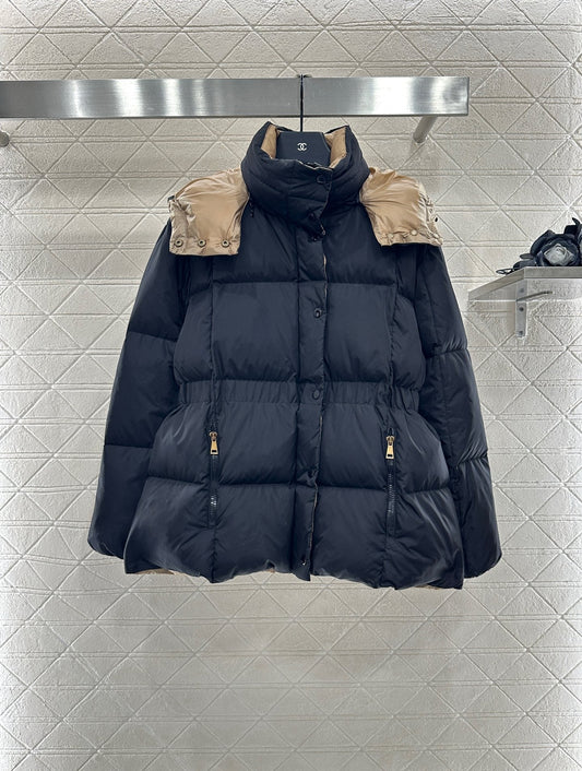 25 Detachable hooded waist-hugging mid-length down jacket