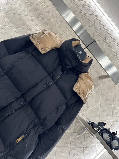 25 Detachable hooded waist-hugging mid-length down jacket