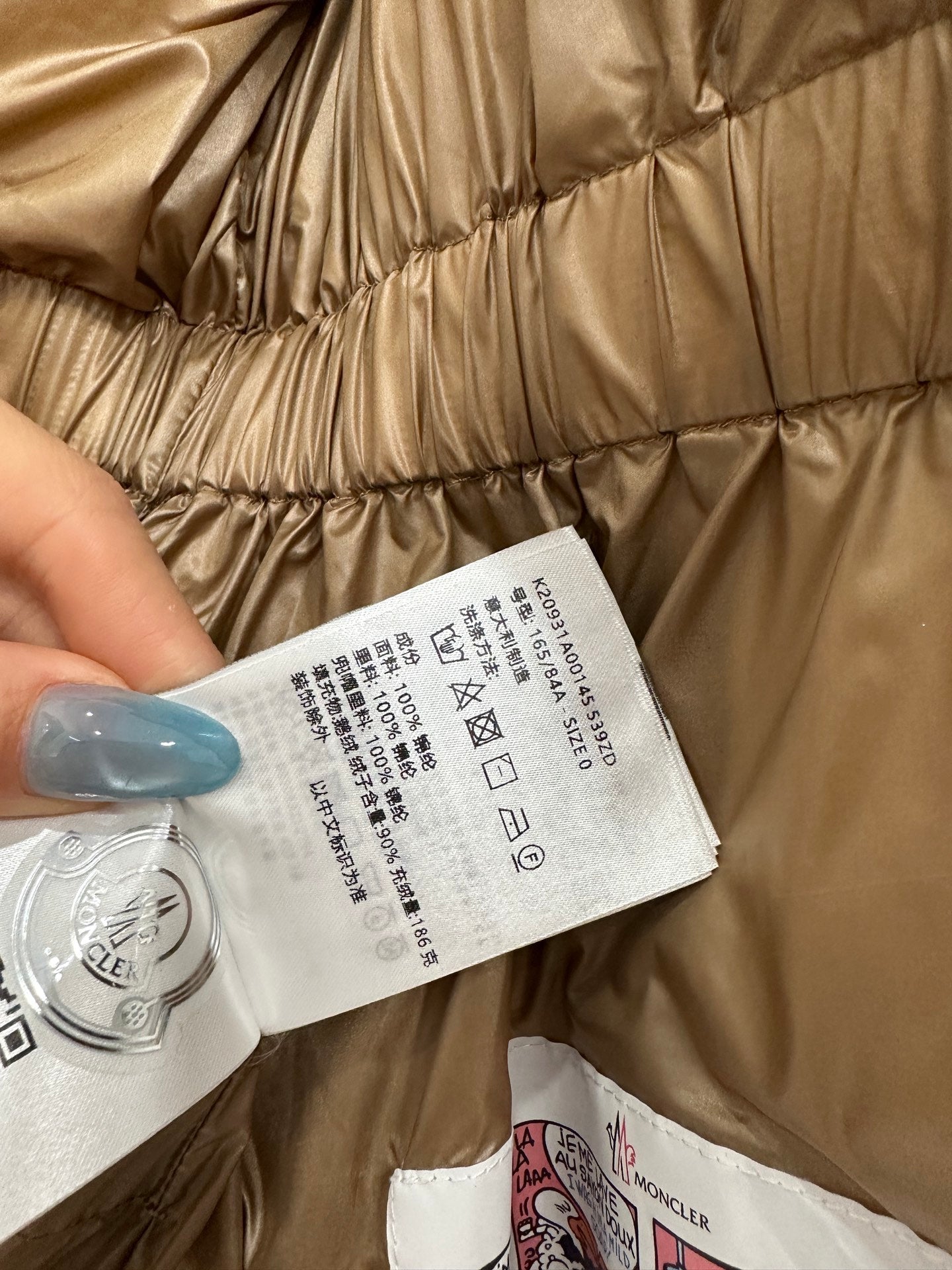 25 Detachable hooded waist-hugging mid-length down jacket