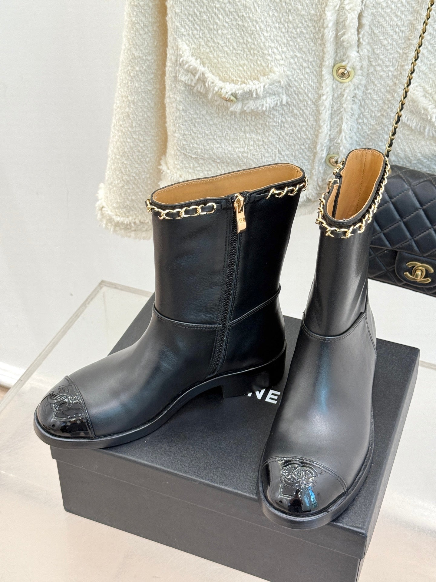 25 New product chain thick heel short boots